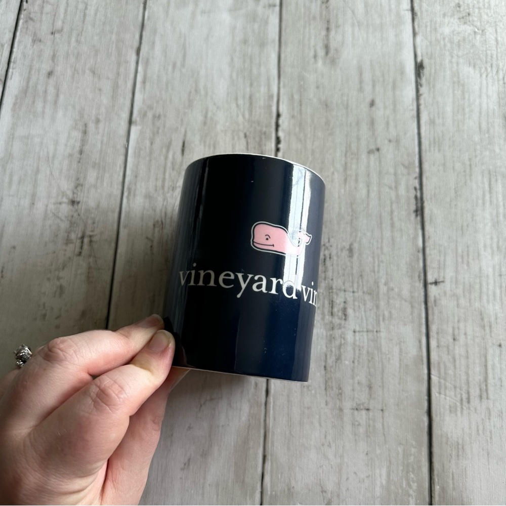 PREOWNED VINEYARD VINES CERAMIC WHALE MUG NAVY BLUE